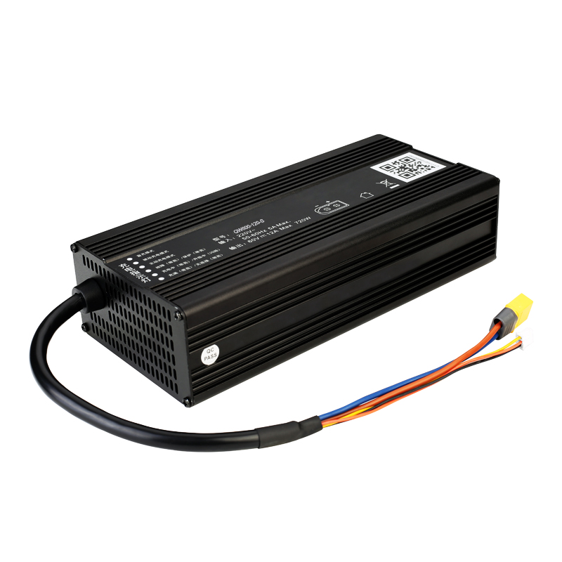 Venta directa de fábrica 16.8V 30A 600W Cargador para 4S 12V 14.8V Batería de polímero de litio / litio con protocolo de comunicación canbus