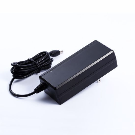 Nuevos productos Adaptador de enchufe intercambiable EU / US / UK / AU / CN Estándar 48V 1.25A 65W Fuente de alimentación