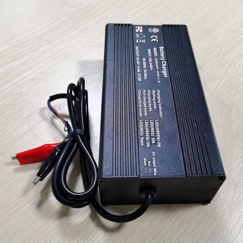Venta directa de fábrica 71.4v 5a 360W Cargador para 17s 60V 62.9V Batería de polímero de litio / litio con IP54 impermeable IP54