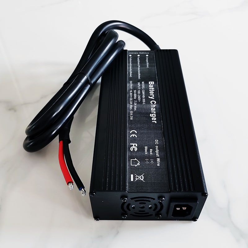 Inteligente automático completo 29.4V 20A 600W cargador para 24V SLA / AGM / VRLA / Batería de plomo-ácido de gel con PFC