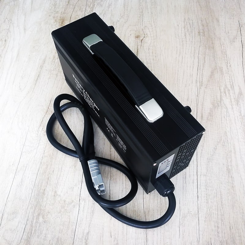 Venta directa de fábrica DC 16.8V 60A 1200W Cargador para 4S 14.4V 14.8V Batería de polímero de litio / litio con PFC